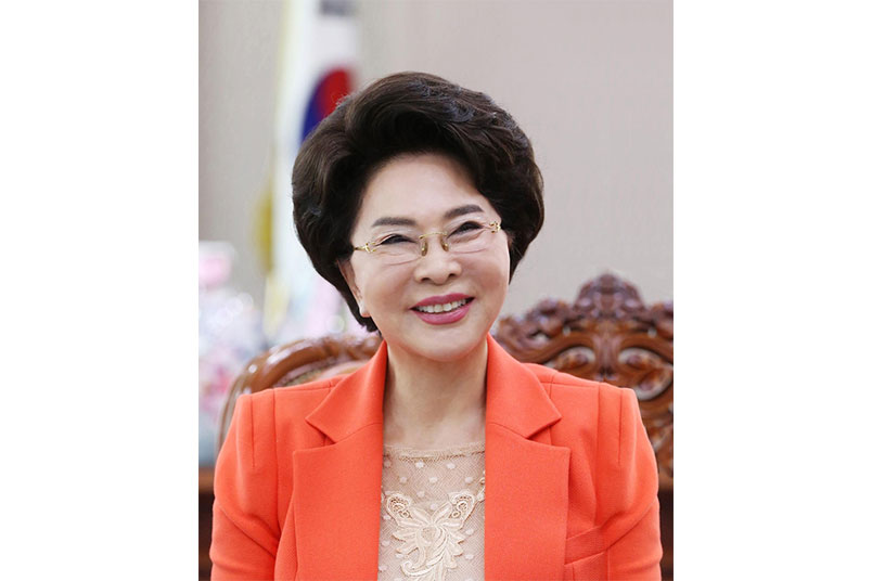 92세의 나이에도 '동안'을 유지하는 가천대 총장의 모습이다.