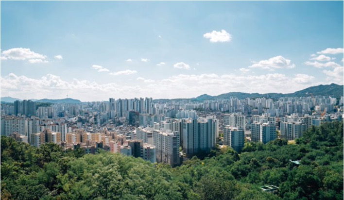 서울과 수도권의 수 많은 '아파트'의 모습을 담고 있다.