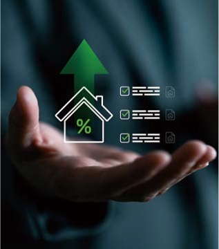 '손바닥 위에 집 아이콘과 백분율(%) 기호, 그리고 위를 향한 초록색 화살표'가 떠 있어 부동산 가치 상승과 투자 지표를 시각화한 그래픽입니다.