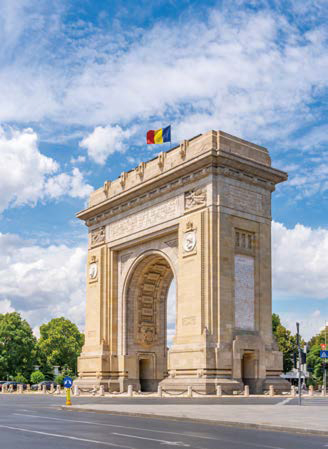 프랑스의 개선문을 본뜬 위풍당당한 '아르쿨 데 트리움프'.