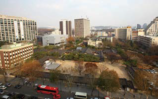 도심 속 휴식을 선사하는 '운현궁' 전경이다.