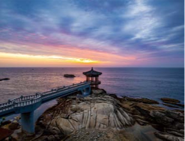 고성 현지인의 해돋이 명소인 '청간정'의 모습이다.
