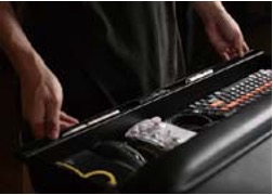 책상을 깔끔하고 정돈된 상태로 유지하도록 '별도의 보관 공간을 만들어주는 데스크 선반·확장 받침대'이다. 최첨단 댐핑 기술을 적용해 부드럽고 조용히 작동한다.