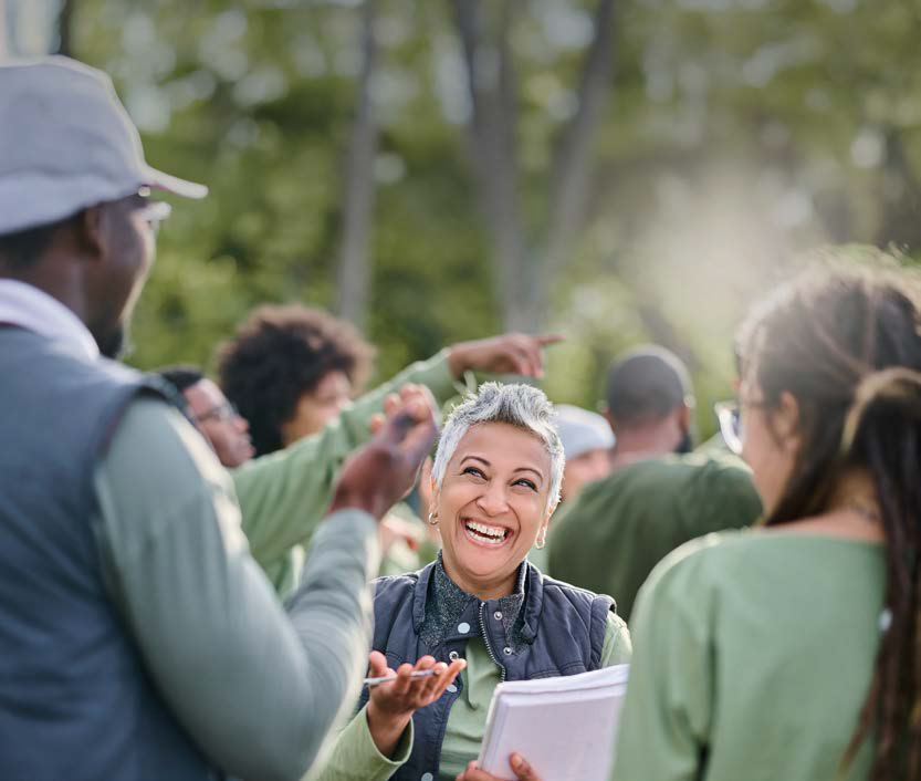 인생 2막으로 '문화관광해설사' 일을 하는 노인의 모습이다.