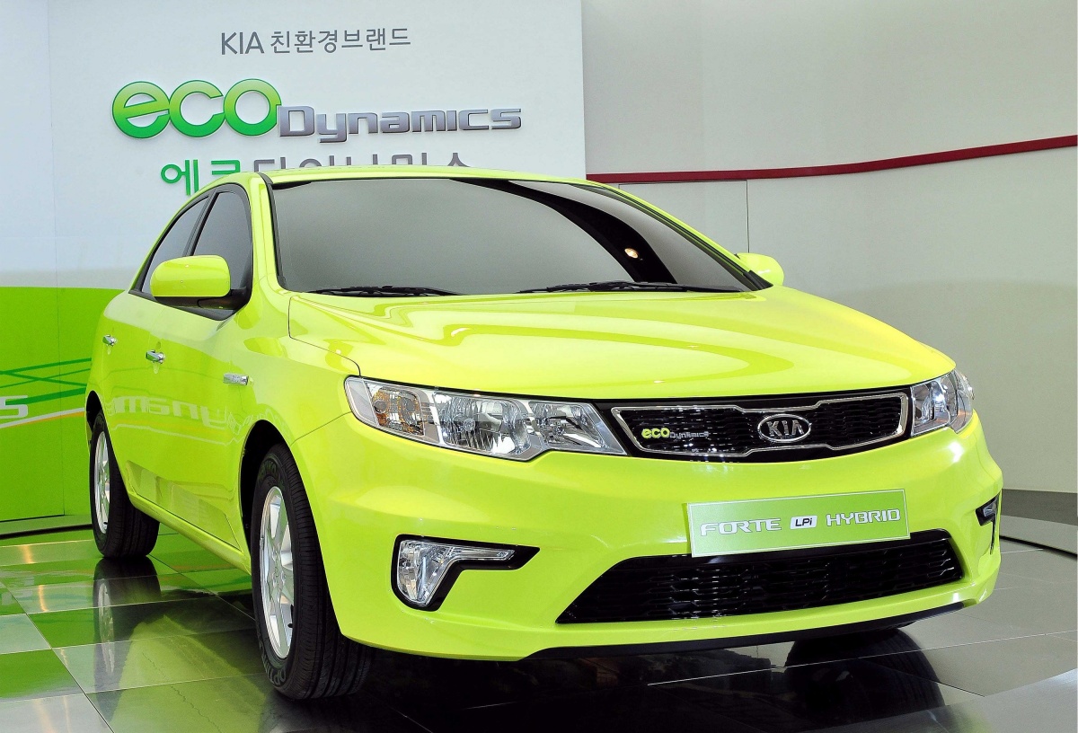 '하이브리드 LPG'든 'LPG 하이브리드'든 가솔린이나 디젤의 대안으로 LPG를 활용하려는 시도는 꾸준하게 이어지고 있음. '전동화 시대'가 빠르게 진행되고 있지만, 내연기관은 한동안 주류 자리를 지킬 것으로 보임.