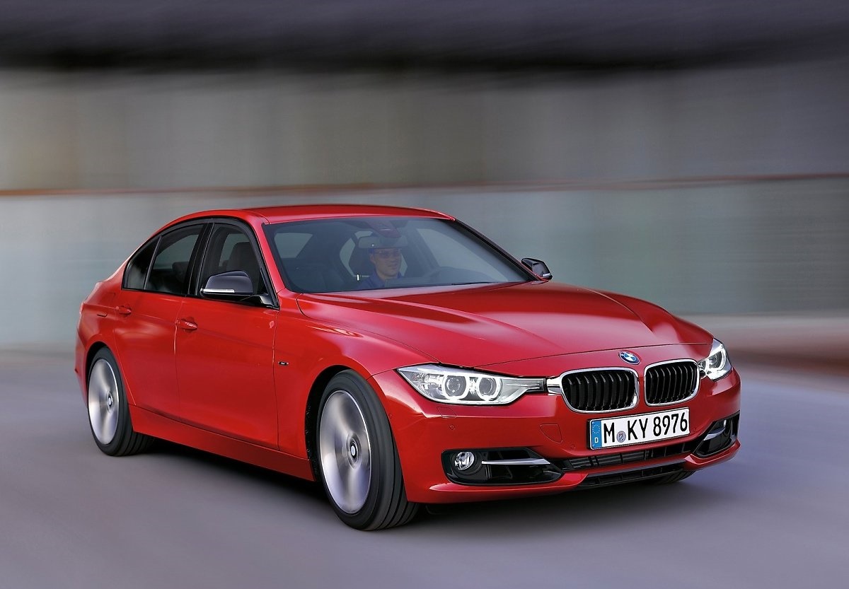 20대로부터 수입 중고차 조회수 1위를 기록한 'BMW 3시리즈'의 차량 사진. 전 연령대를 통틀어 BMW의 선호도가 높게 나타나는 추이다.