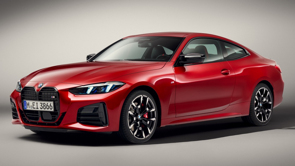 빨간색 'BMW 4시리즈 쿠페'의 모습을 촬영한 사진이다.