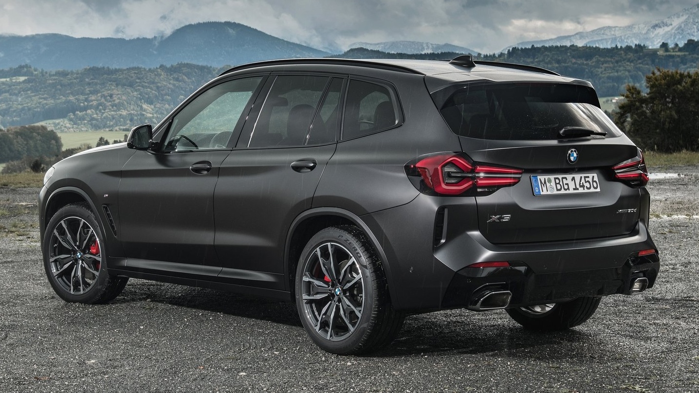 BMW X3 차량 '후면' 이미지이다.