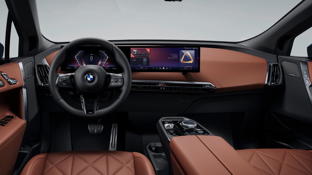 BMW iX의 '내부' '운전석' 사진이다.