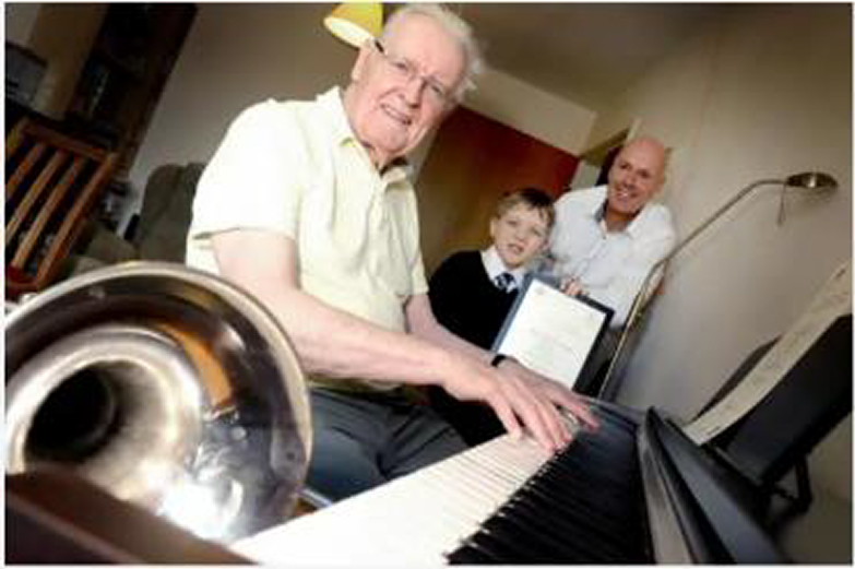 '라이필즈'에 거주하는 노인의 사진이다.