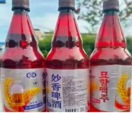 '북중 합작회사에서 생산한 묘향맥주 제품 사진'으로, 기존 대동강맥주 외에도 '새로운 지역 브랜드가 출시되며 북한 지방 맥주 브랜드가 확대되는 모습'을 보여주는 이미지다.