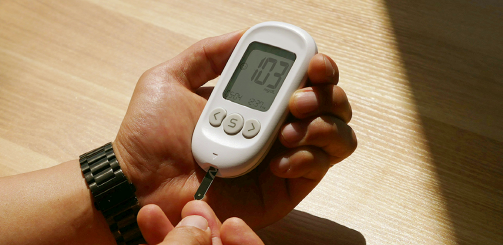 혈당을 확인하는 기기다.