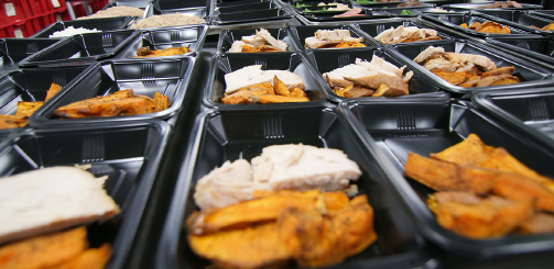 도시락에 각종 닭가슴살과 감자 등 단백질과 탄수화물이 담겨져 있다.