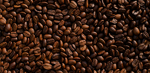 'RELAX'라고 적힌 카페 유리창 너머 따뜻한 조명 아래 사람들의 모습과 함께 '디카페인, 새로운 취향이 되다'라는 문구가 포함된 이미지.