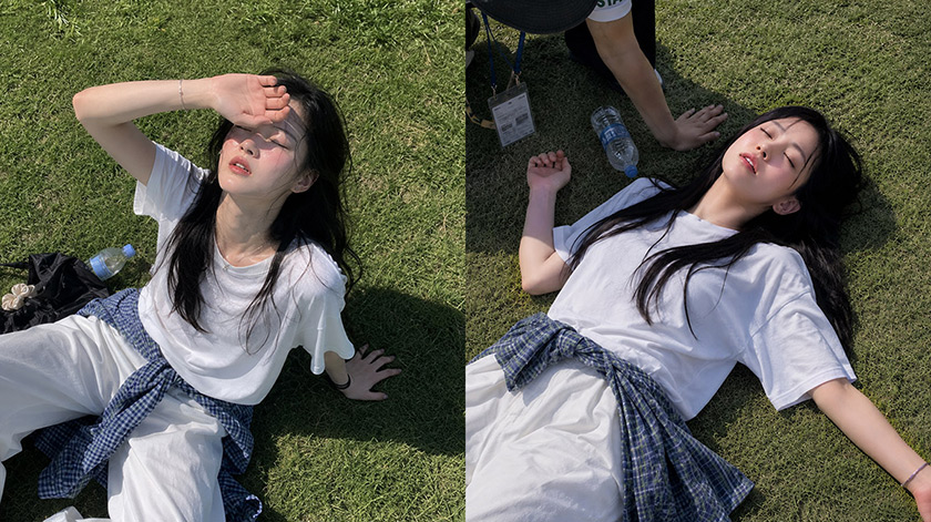 여름철 온열질환 예방을 위해 햇빛 아래서 물을 마시려는 여성과 온열질환 응급 상황 예방 안내 문구