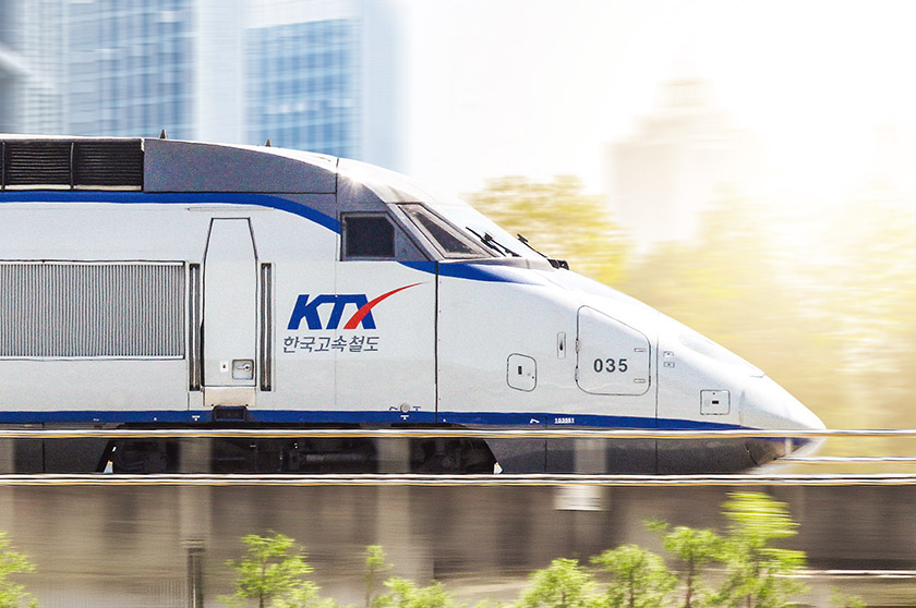 ktx가 운행하는 모습. ktx srt 통합 내용을 보조한다.