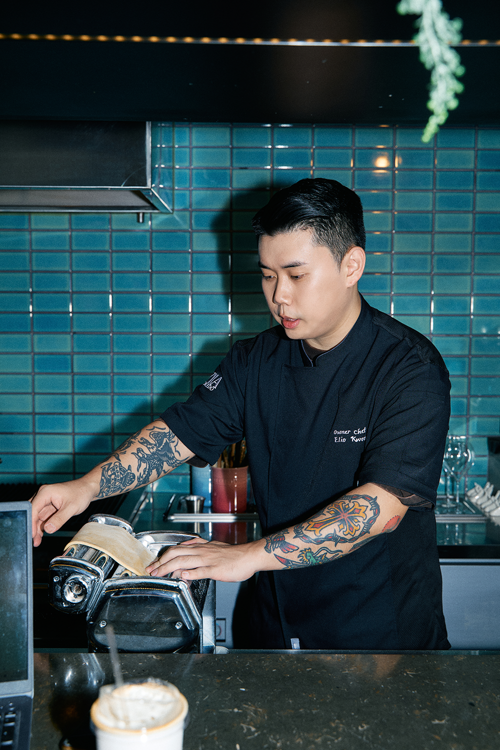 권성준 셰프 파스타 반죽 조리 사진