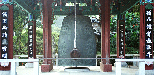 사찰에 있는 대형 종이다. 