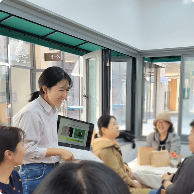 '제로웨이스트샵' 도돌이상점에서 원데이클래스를 운영하는 사진이다.